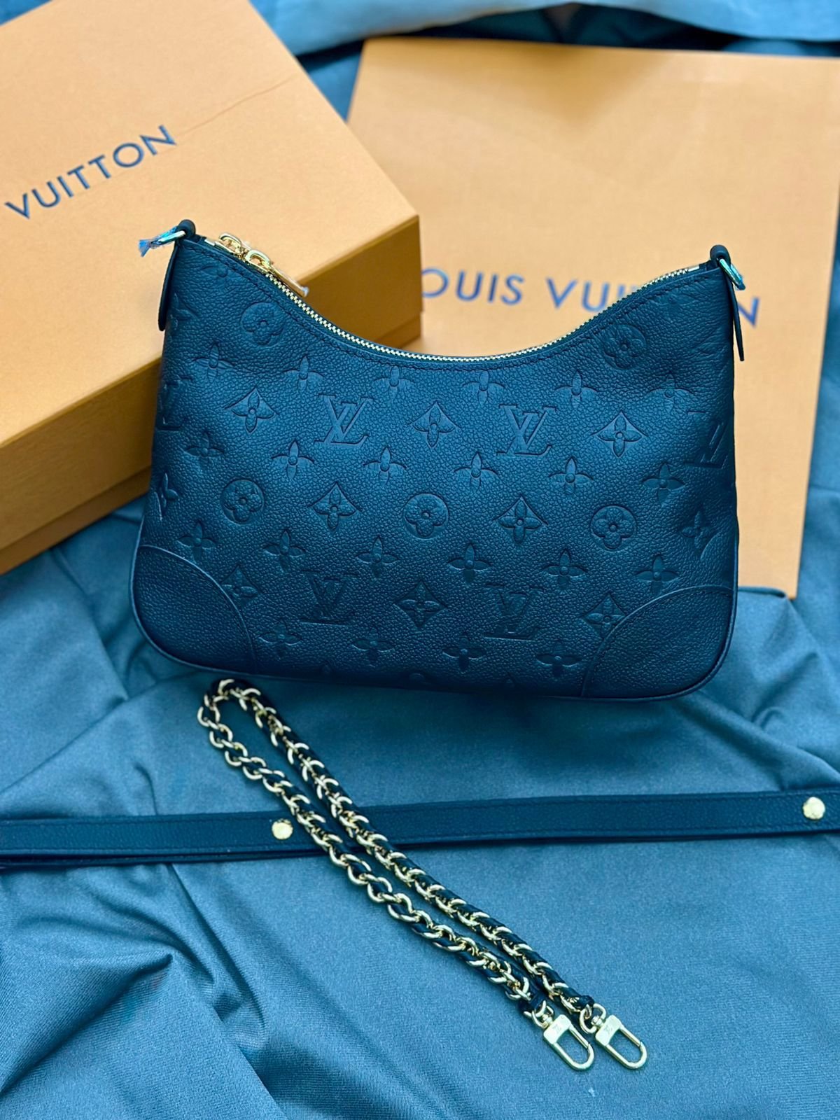 Louis Vuitton Monogram Bicolor Bag – Elegant Shoulder & Crossbody Handbag - Image 2