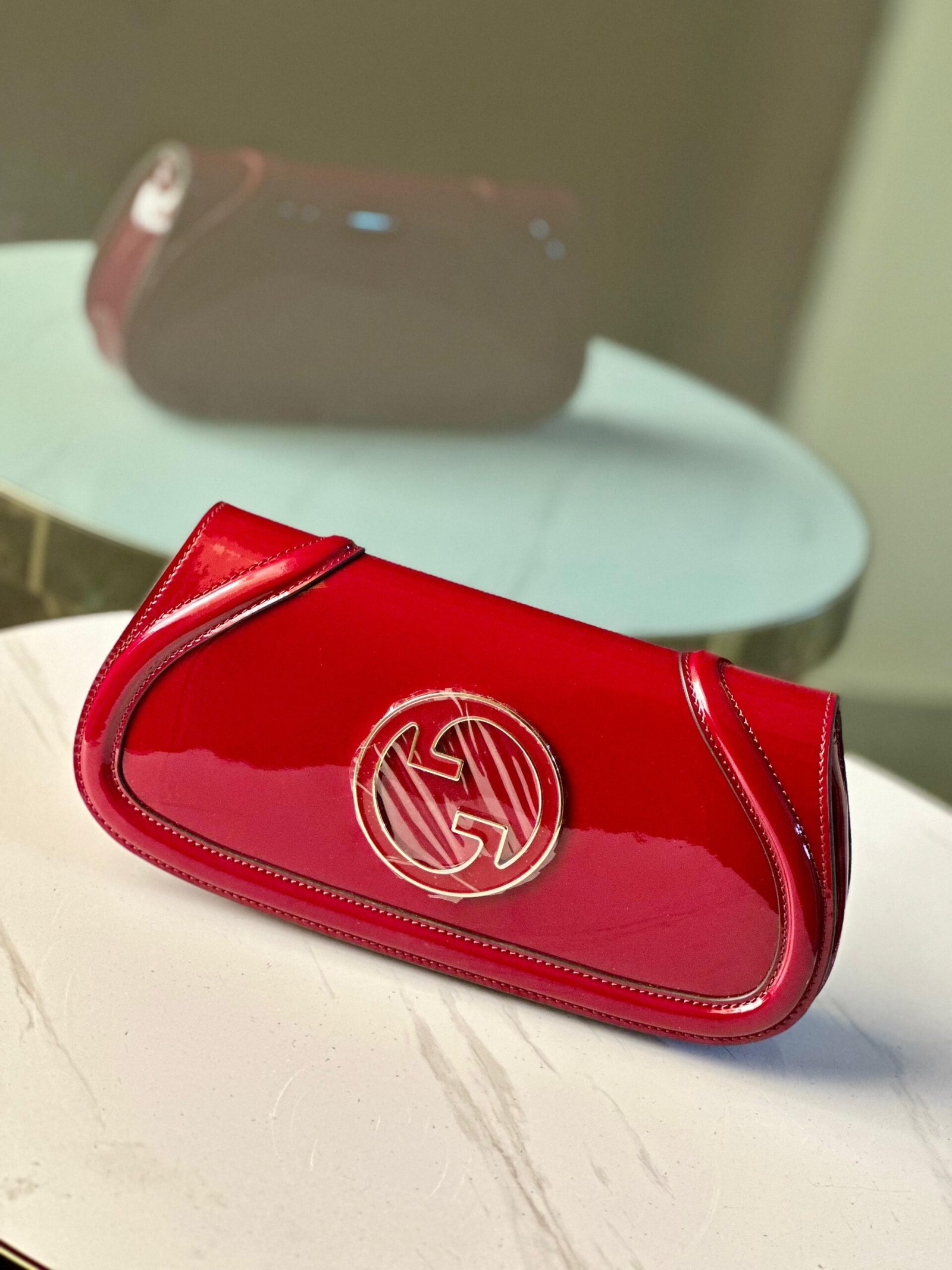 GUCCI Luxury Patent Leather Handbag – Elegant Shoulder Bag with Designer Logo - Image 2