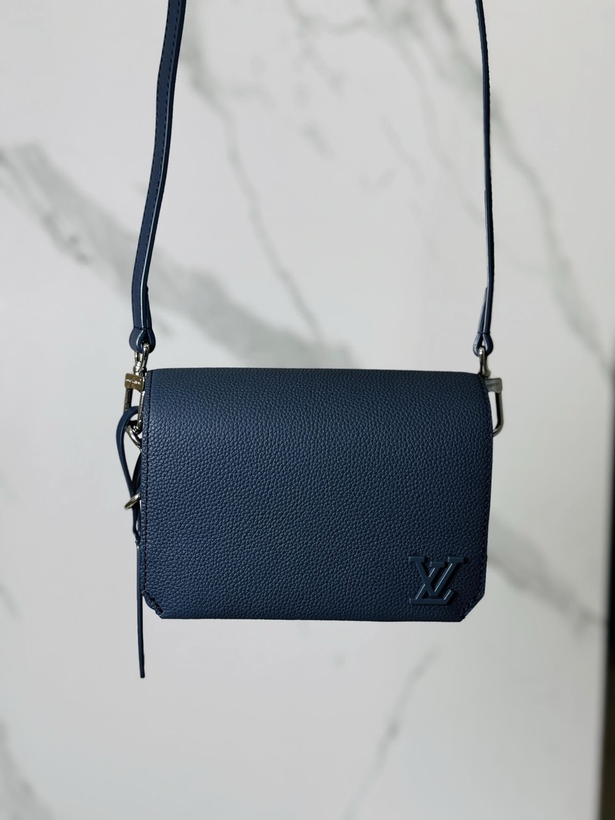 Louis Vuitton Navy Leather Crossbody Bag - Image 5