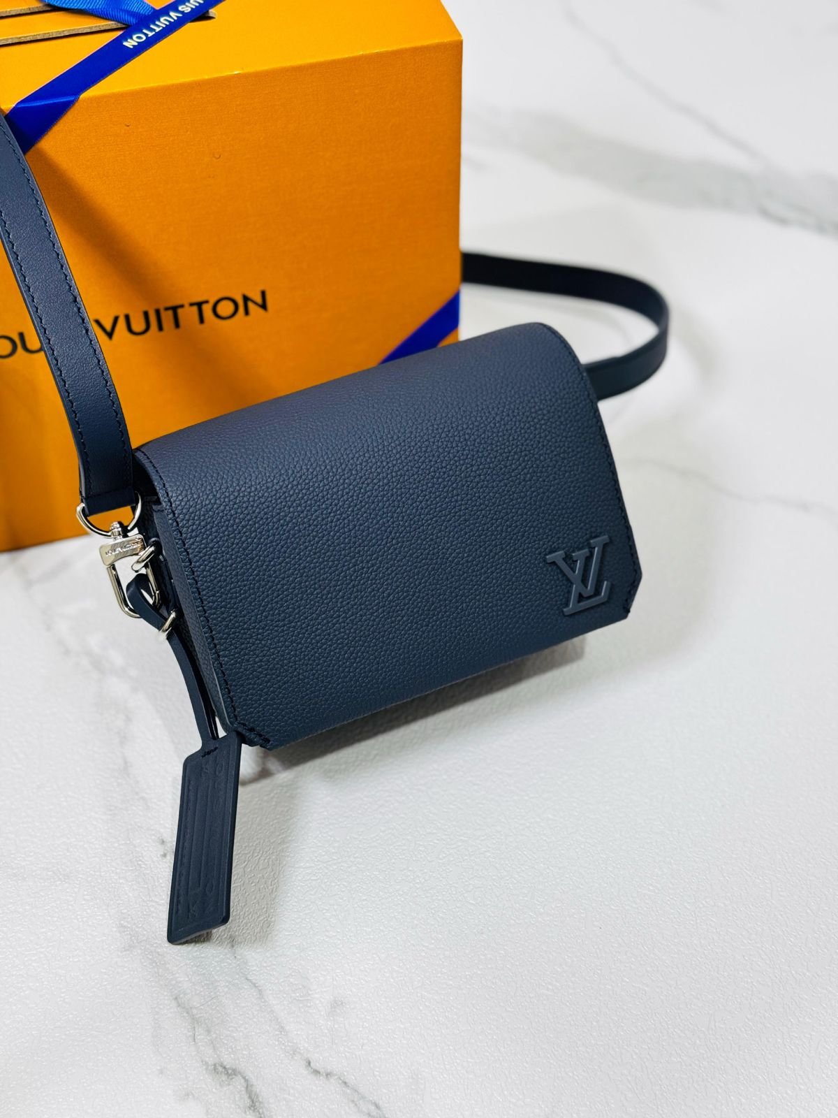 Louis Vuitton Navy Leather Crossbody Bag - Image 4
