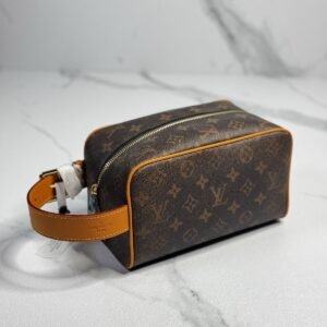 Louis Vuitton Designer Pouch – Classic and Stylish Men’s Travel Accessory