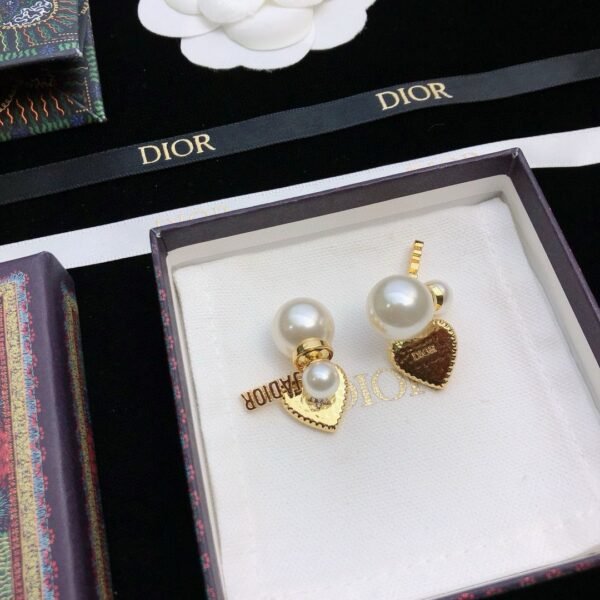 Dior Heart-Shaped Pearl Earrings with Gold Plating - Image 4