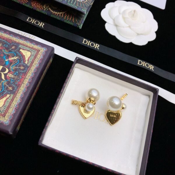 Dior Heart-Shaped Pearl Earrings with Gold Plating - Image 3