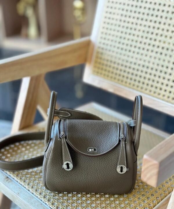 Hermes Craie Clemence Leather Gold Finish Mini Lindy Bag - Image 3