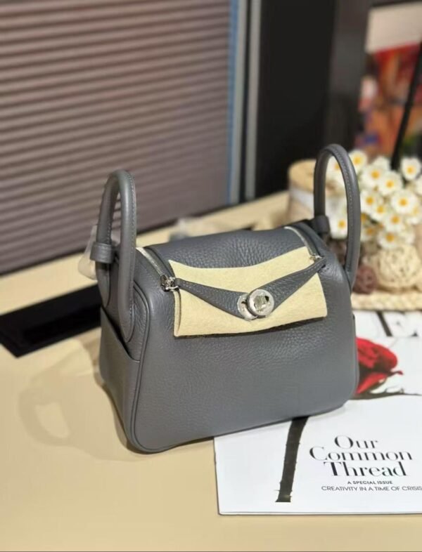 Hermes Craie Clemence Leather Gold Finish Mini Lindy Bag - Image 8
