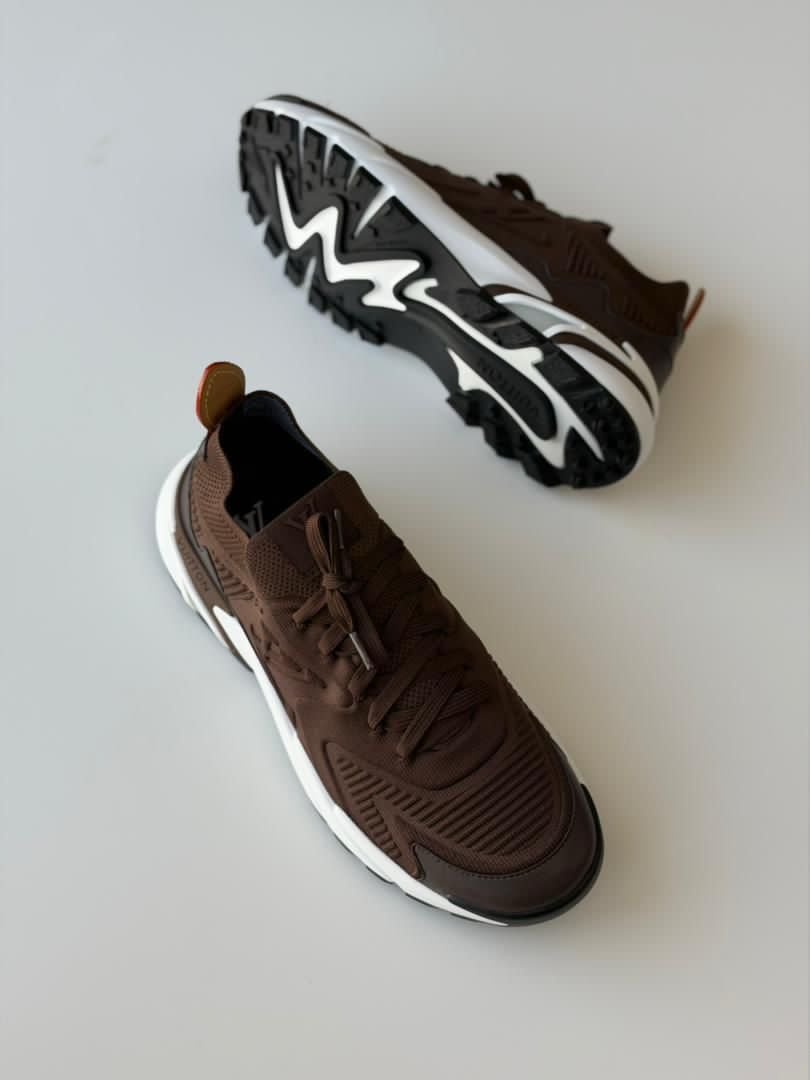 LV Runner Tatic Sneaker UAE - Image 3