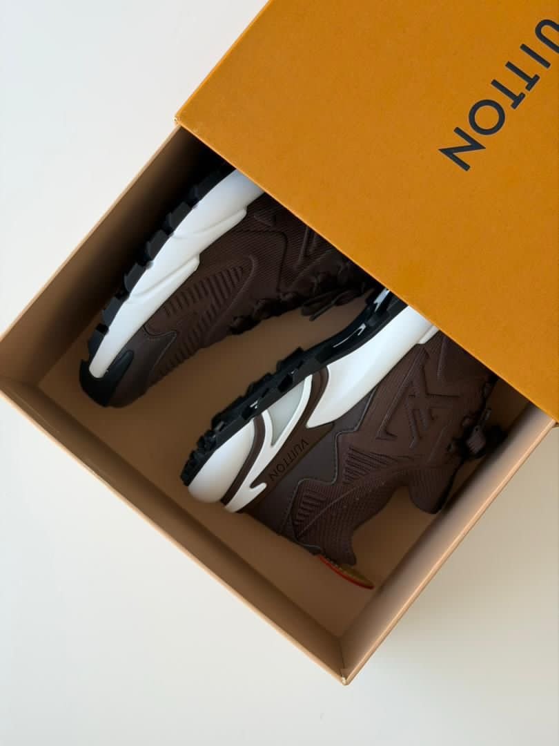 LV Runner Tatic Sneaker UAE - Image 4