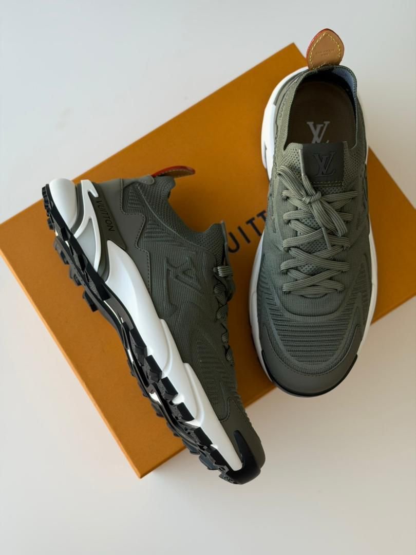 LV Runner Tatic Sneaker UAE - Image 5