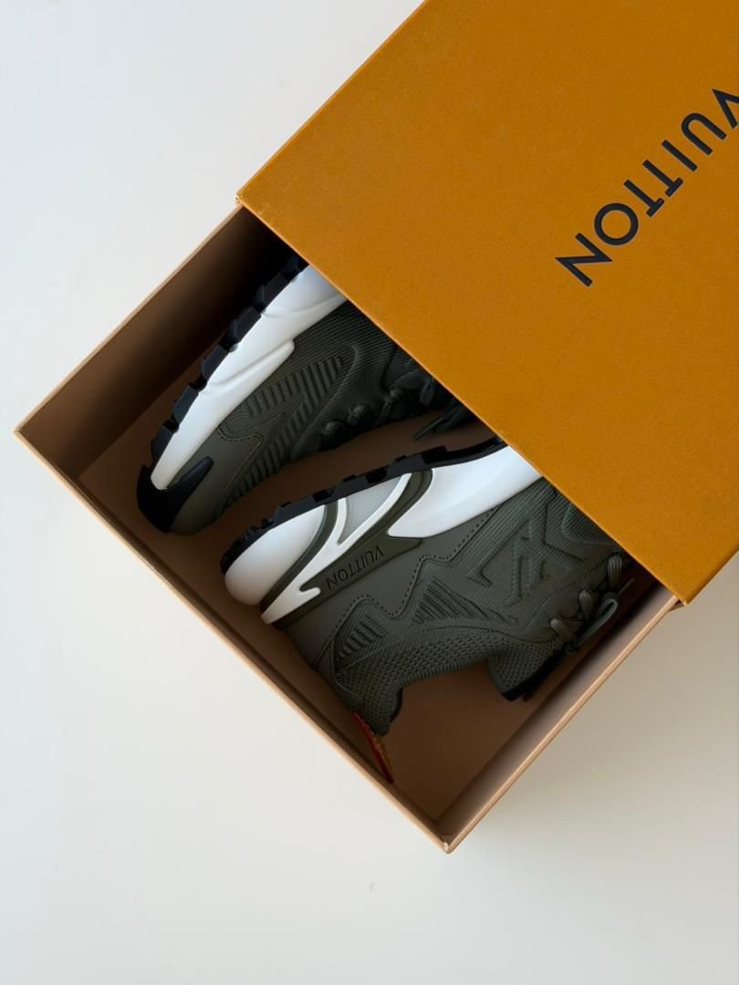 LV Runner Tatic Sneaker UAE - Image 8