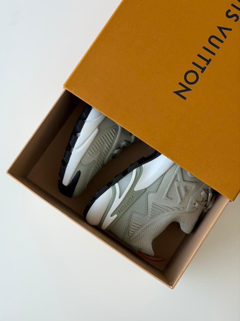 LV Runner Tatic Sneaker UAE - Image 12