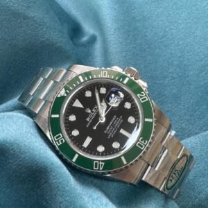Rolex Submariner Date 40mm Green Hulk Watch